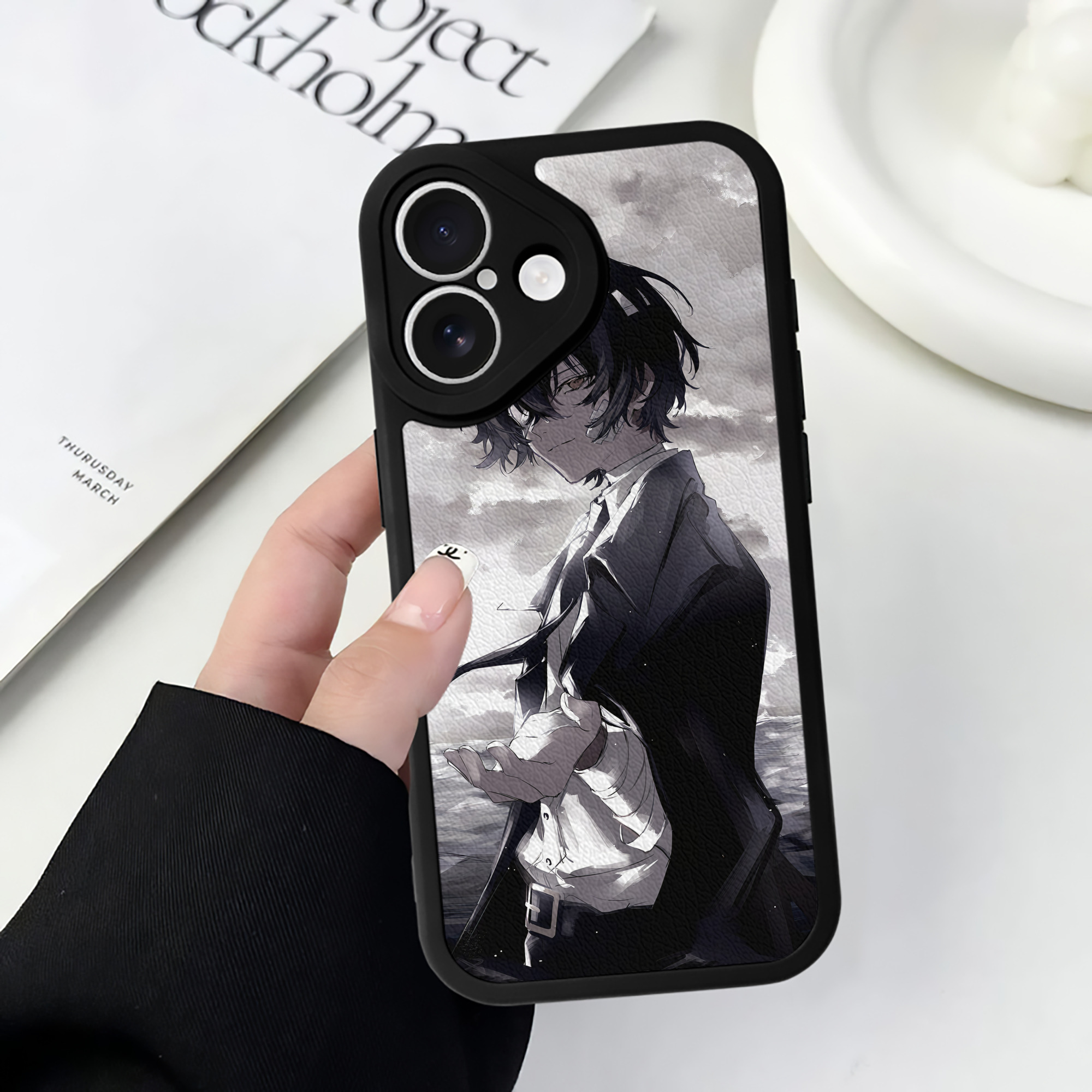 （画像用） 文豪ストレイドッグス Bungo Stray Dogs 【iPhone 16シリーズ対応】シリコンスマホケース（レザー調） 材質：シリコン